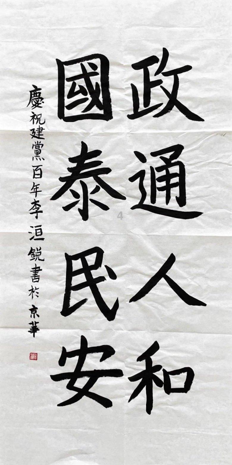小区窨井盖突然冒起白烟，原来是网络电线自燃
